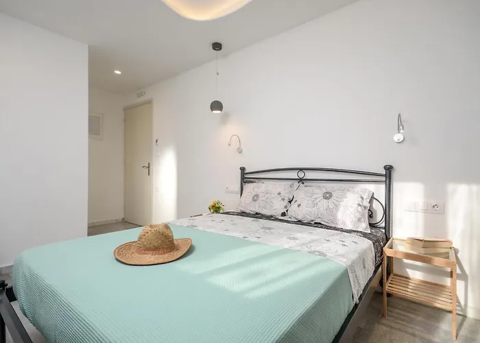 Depis & * Naxos City